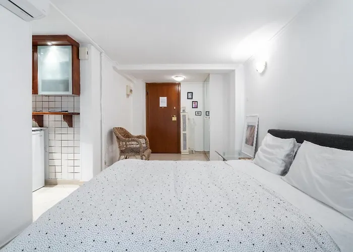 Studio In The City Center, Syntagma